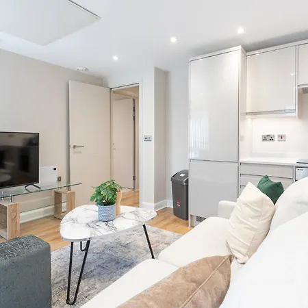 Harvey Nic's & Designer Quarter 74 Ch Лідс