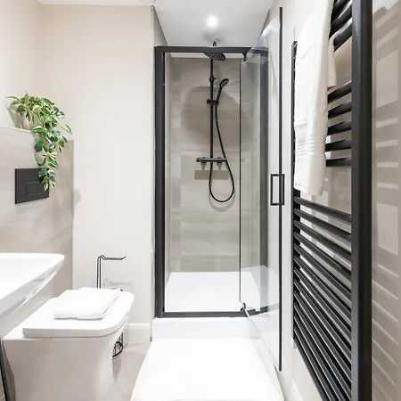 Harvey Nic's & Designer Quarter 74 Ch