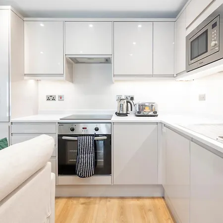 Harvey Nic's & Designer Quarter 74 Ch *