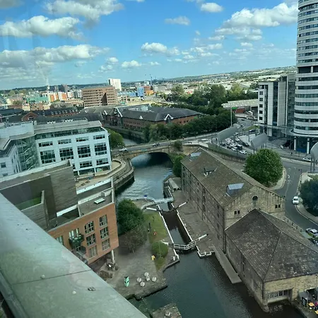 Harvey Nic's & Designer Quarter 74 Ch * Leeds (West Yorkshire)