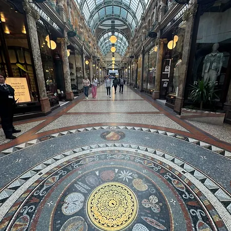 Harvey Nic's & Designer Quarter 74 Ch * Лідс