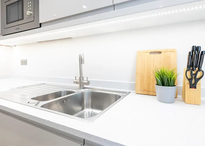 Harvey Nic's & Designer Quarter 74 Ch * לידס