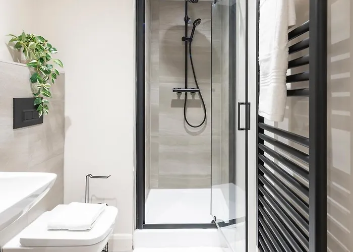 Harvey Nic's & Designer Quarter 74 Ch