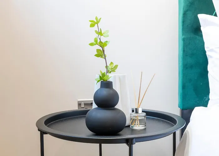 Harvey Nic's & Designer Quarter 74 Ch דירה