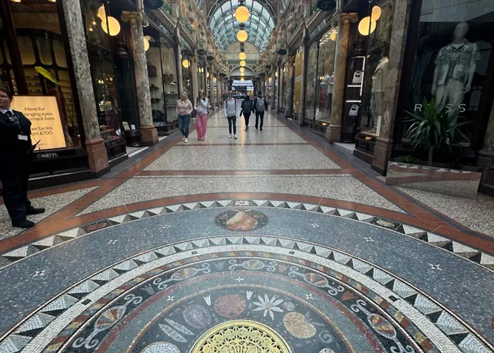 Harvey Nic's & Designer Quarter 74 Ch * לידס