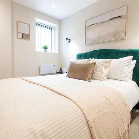 Harvey Nic's & Designer Quarter 74 Ch Apartment