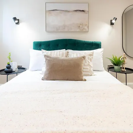 Harvey Nic's & Designer Quarter 74 Ch Apartment *