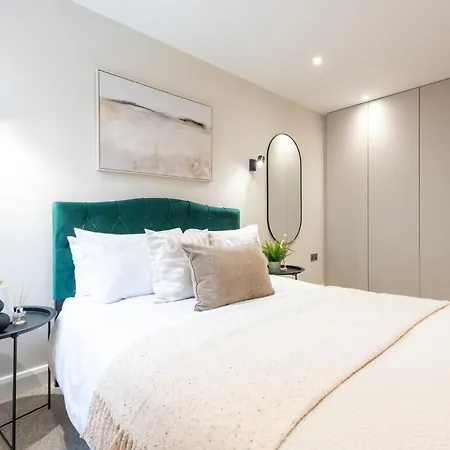 Harvey Nic's & Designer Quarter 74 Ch Apartment *