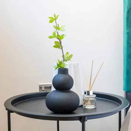 Harvey Nic's & Designer Quarter 74 Ch Apartment