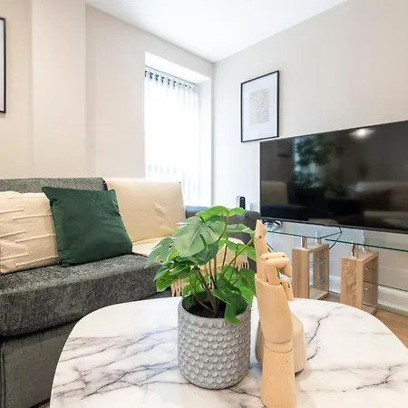 Harvey Nic's & Designer Quarter 74 Ch Apartment *