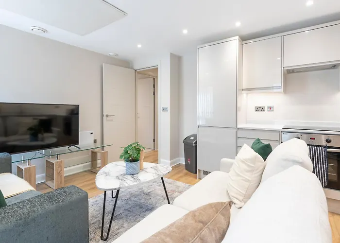 Harvey Nic's & Designer Quarter 74 Ch Лидс