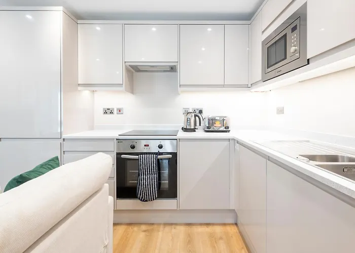 Harvey Nic's & Designer Quarter 74 Ch *